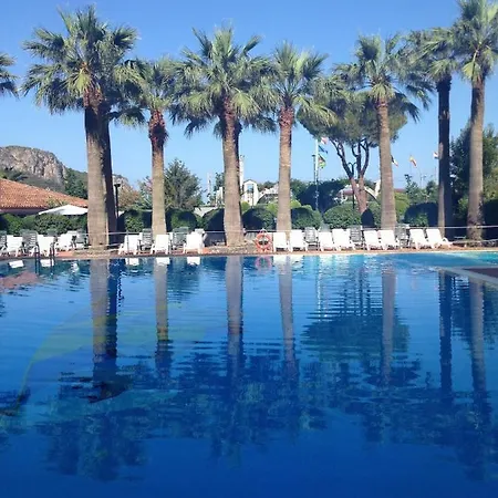 Aparthotel Villaggio Turistico La Mantinera - De Luxe *
